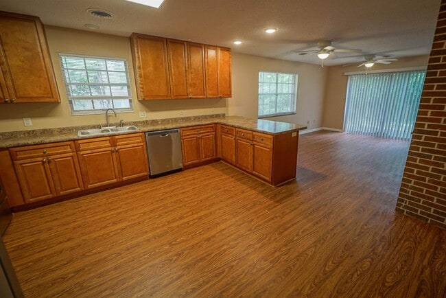 Building Photo - 410 Gaither Dr
