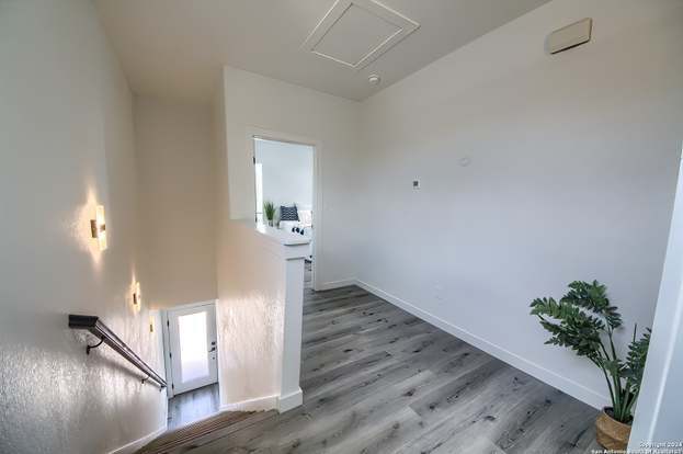Building Photo - 2066 Dry Creek