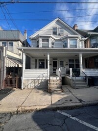 Building Photo - 4 Bedroom 1 Bath