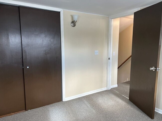 Building Photo - Charming Updated Cape Cod with several amenities!
