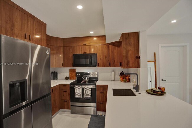 Building Photo - 2640 NE 135th St