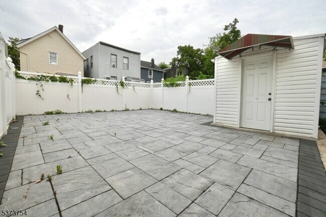 Building Photo - 38 Gates Ave
