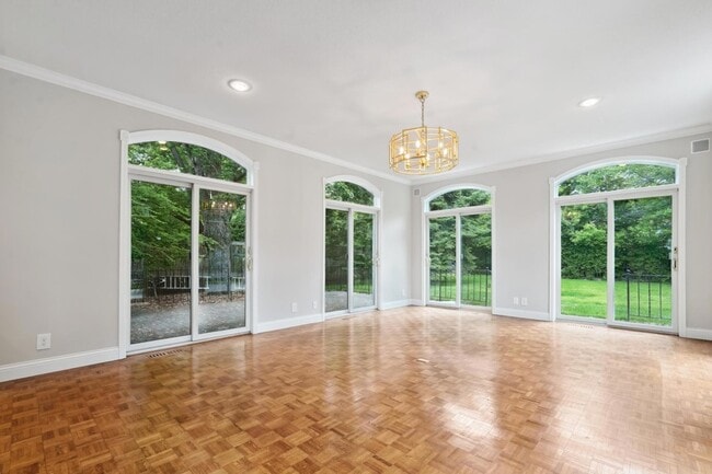 Building Photo - 5721 Londonderry Rd