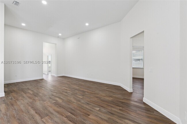 Building Photo - 1296 Moselle Ave