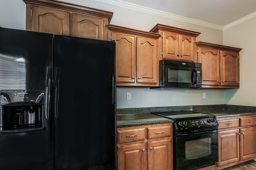 Building Photo - 2746 Lizzie Cove