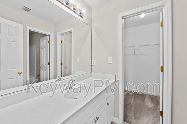 Building Photo - 1611 Bradley Way