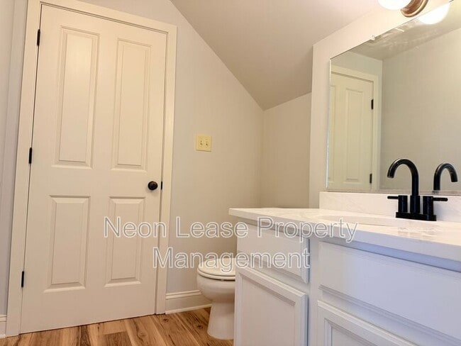 Building Photo - 139 NW Front St