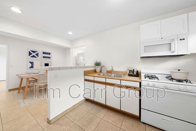 Building Photo - 221 Cabrillo St