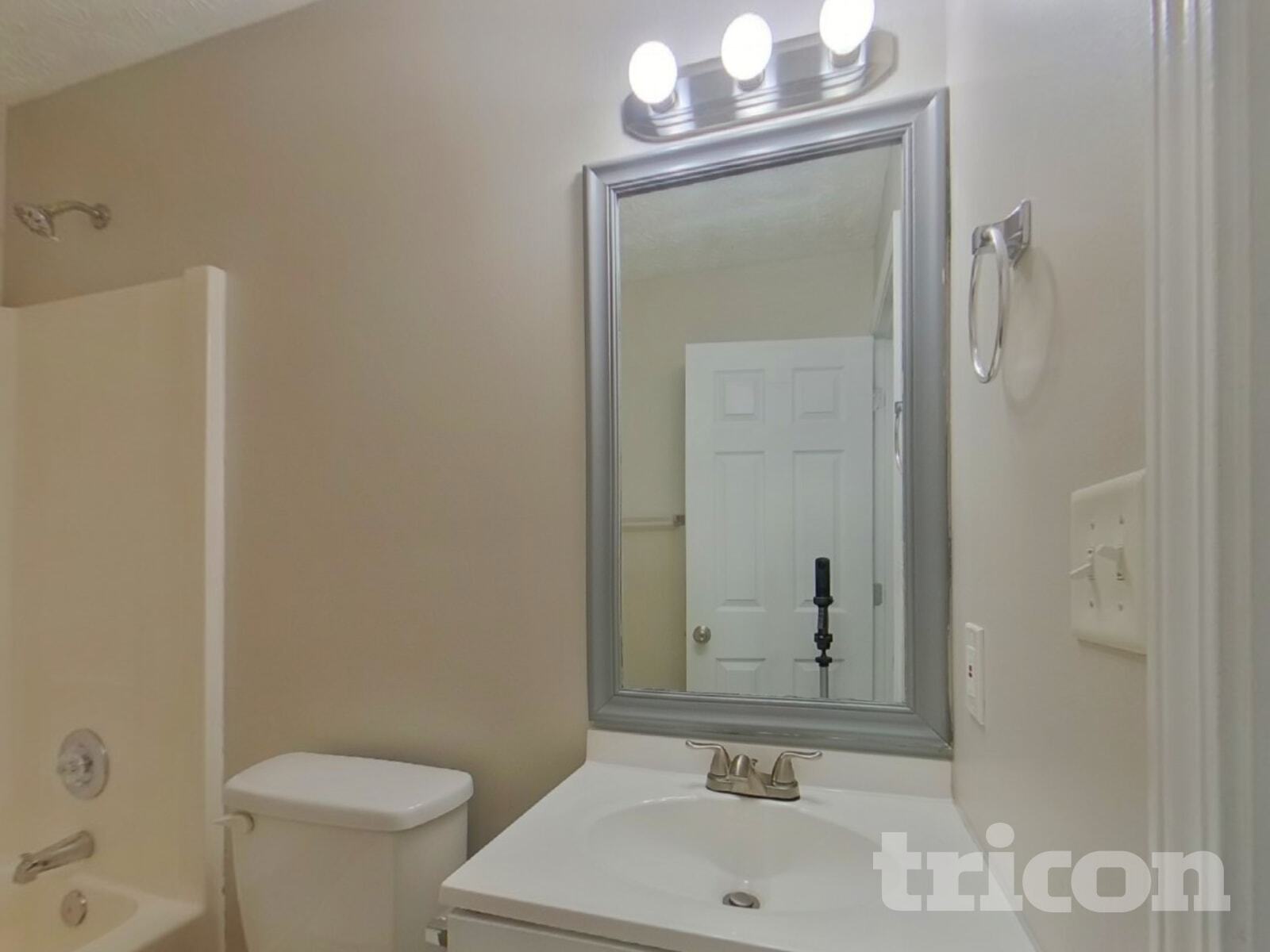 Building Photo - 718 Creekridge Ct