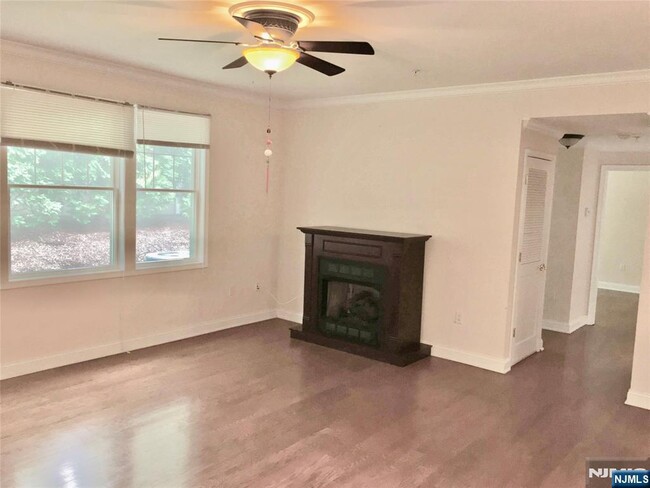 Building Photo - 6 Hemlock Lane