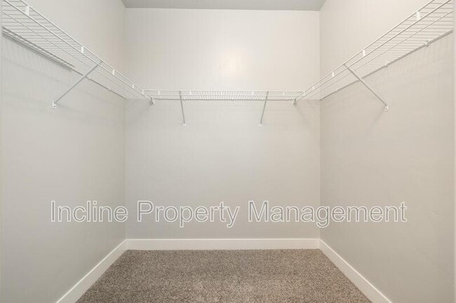 Building Photo - 654 N Emery Ave