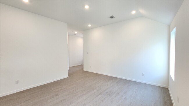 Building Photo - 6426 Seafoam Lake Dr