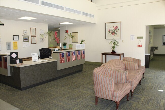 Building Photo - 255 S Hill St