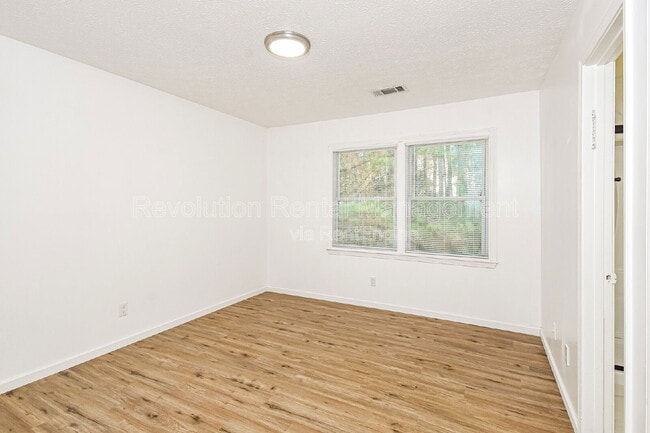 Building Photo - 1301 Sweet Pine Dr