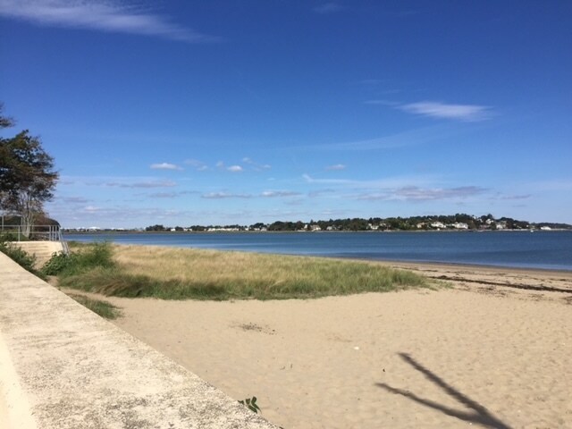 Walk to beach 5 MIN - 20 Bayfield Rd