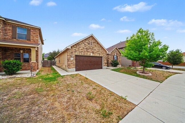 Building Photo - Stylish 3BR + Flex Home with Solar Near Randolph AFB - Realtor Commission: $500
