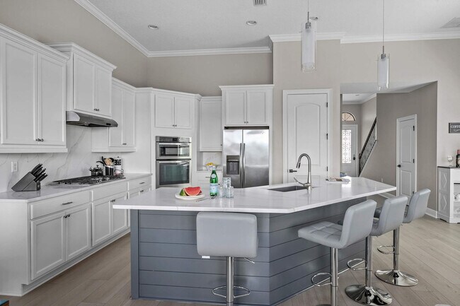 Building Photo - 834 Golden Bear Dr