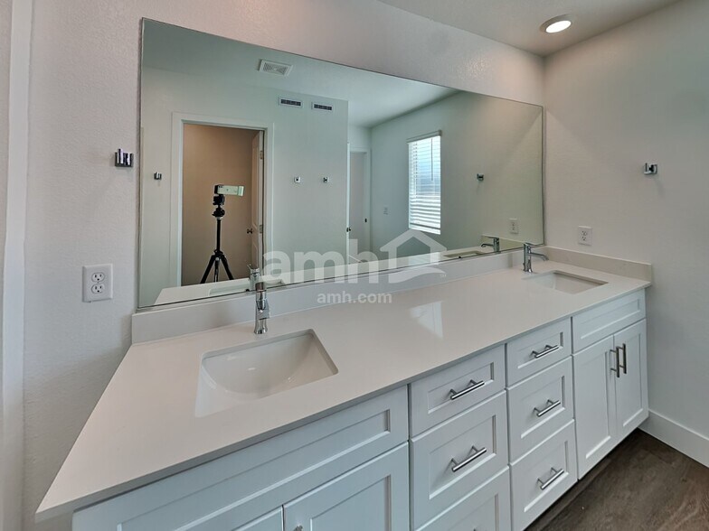 Building Photo - 7919 Banquero Ct