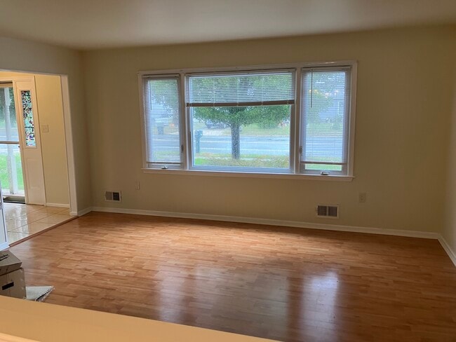 Building Photo - 154 Bayshore Dr