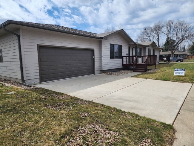 Building Photo - Two bedroom two bathroom Duplex