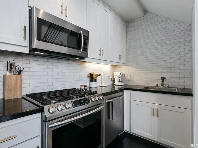 Building Photo - "Spacious 1-Bedroom Sanctuary in Vibrant San Francisco – 949 Sq Ft of Comfort & Style!"
