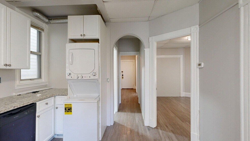 Building Photo - 346 Chelsea St