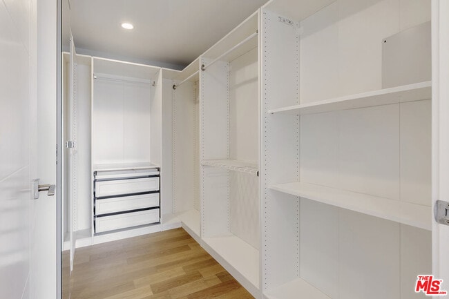 Building Photo - 2939 Leeward Ave