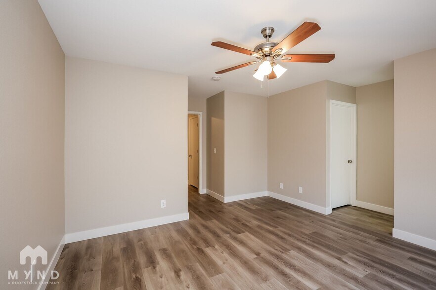 Building Photo - 2704 Exulted Valley Ave