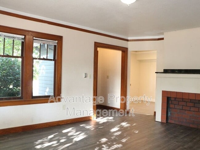 Building Photo - 1762 NW Harrison Blvd