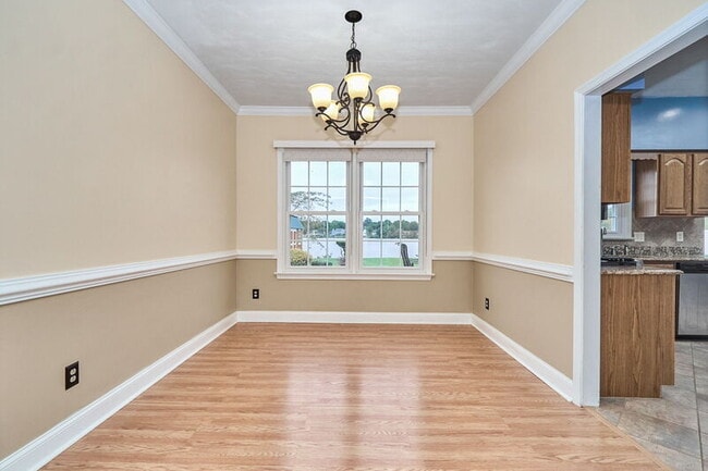 Building Photo - 625 Creekwood Dr