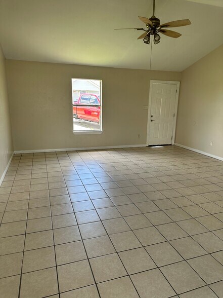 Building Photo - 194 Blake Ln