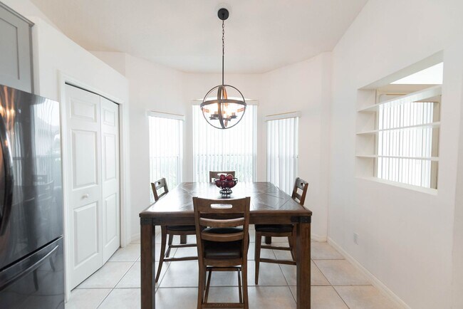 Building Photo - Beautiful Home in Satellite Beach including Lawncare and Community Pool