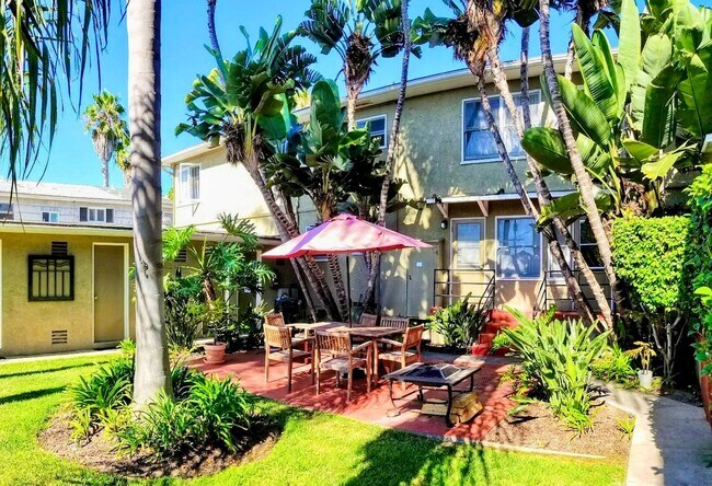 Building Photo - 2BR Apartment Steps from Windansea Beach