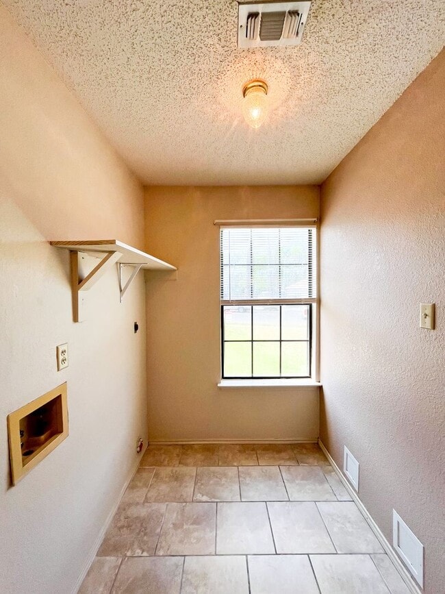 Building Photo - Available NOW!!!! Gorgeous 2 story, 3 bedroom, 2.5 bath, 2 car garage home with garage door opene...