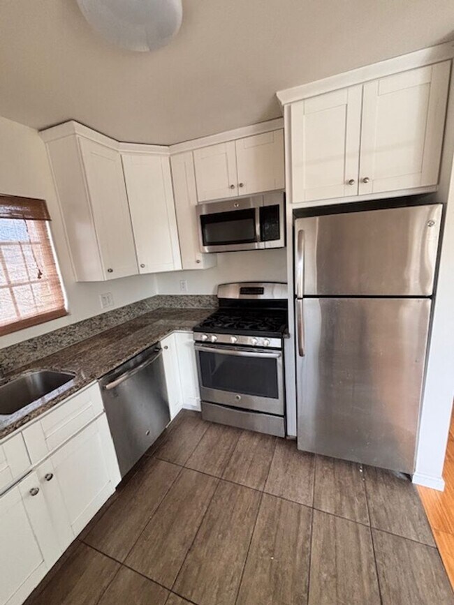 Building Photo - 1828-1828 Montrose St