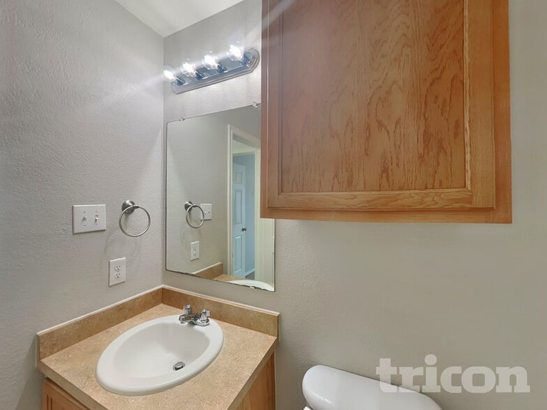 Building Photo - 160 Hinge Path