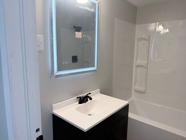 Building Photo - Newly Remolded 2 Bedroom Home on the South...