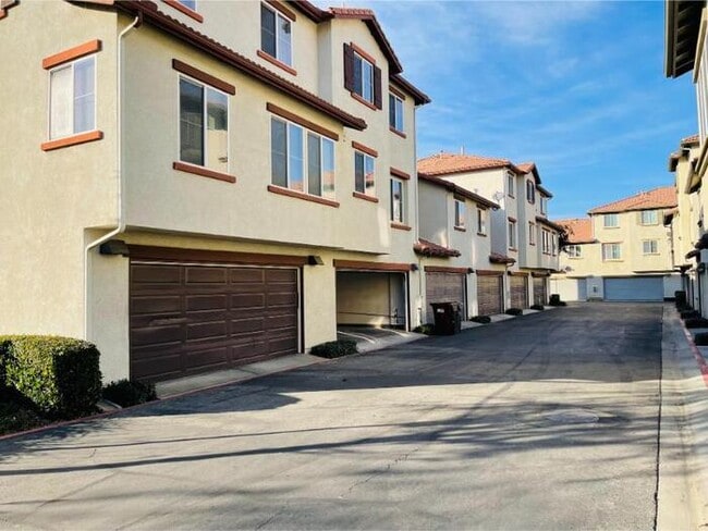 Building Photo - 33590 Willow Haven Ln