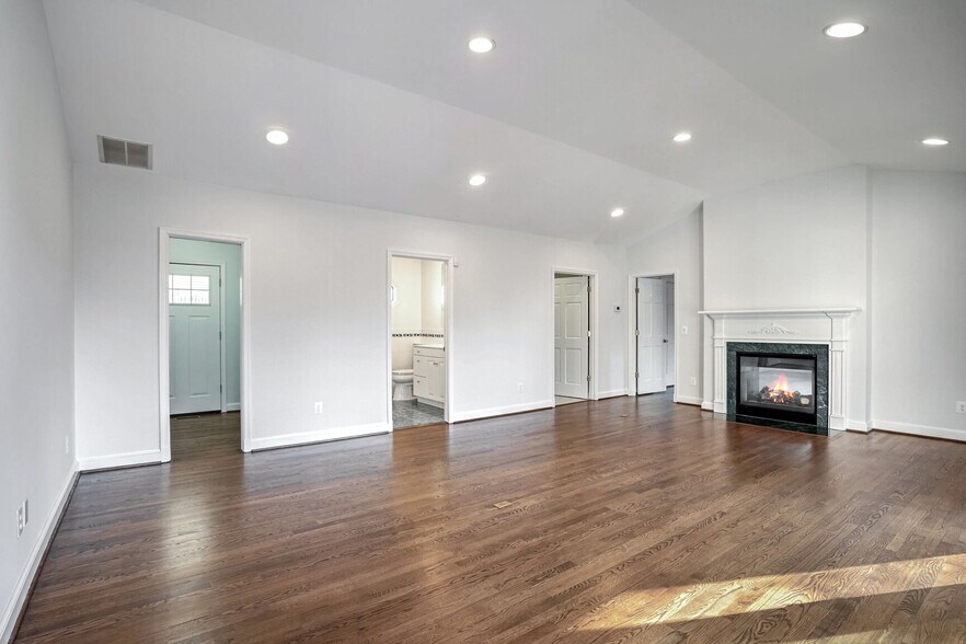 Building Photo - 4224 Van Ness St NW