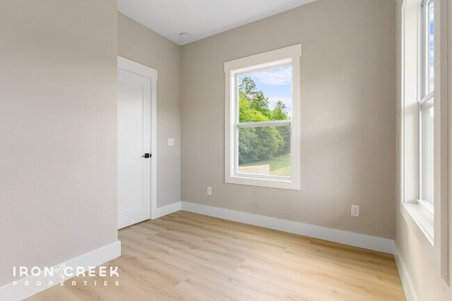 Building Photo - Modern 3-Bed/2.5-Bath Home with Fenced Yar...