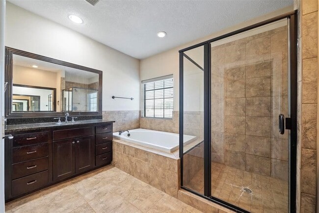 Building Photo - 835 Garden Oaks Trce
