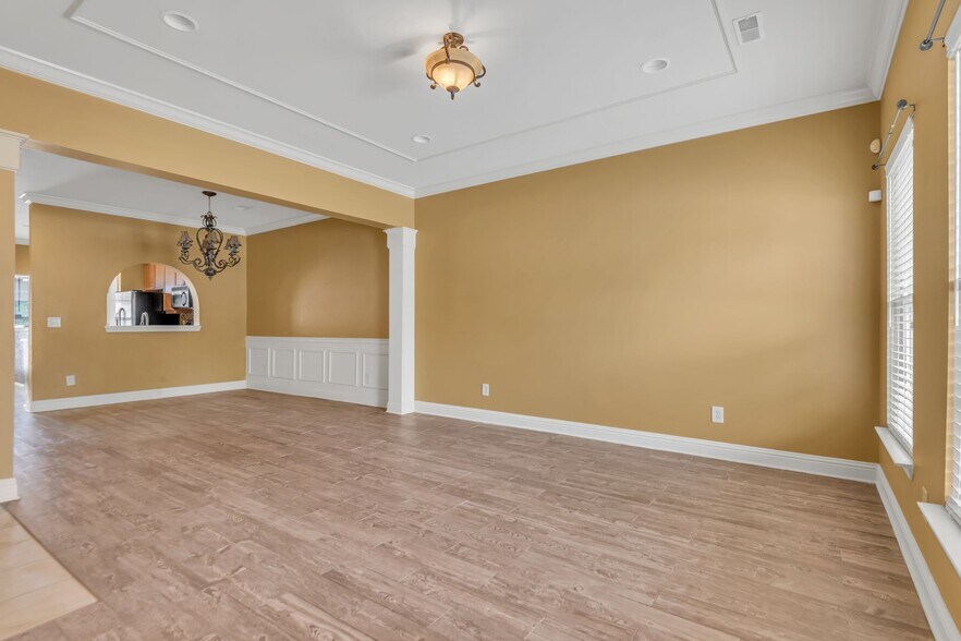 Building Photo - 4316 Summercrest Blvd