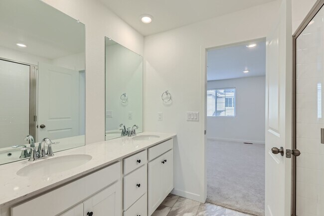 Building Photo - 637 Thistle Pl