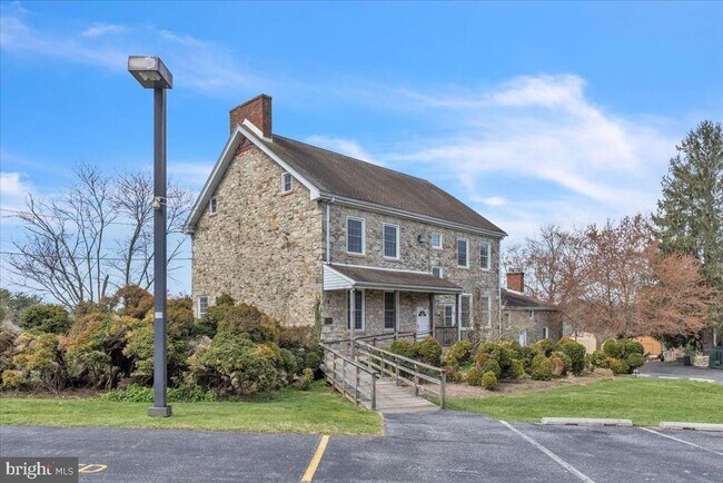 Building Photo - 2331 Mt Hebron Dr