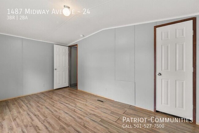Building Photo - 1487 Midway Ave