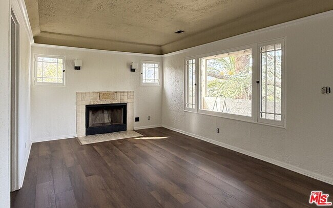 Building Photo - 1401 Dartmouth Dr
