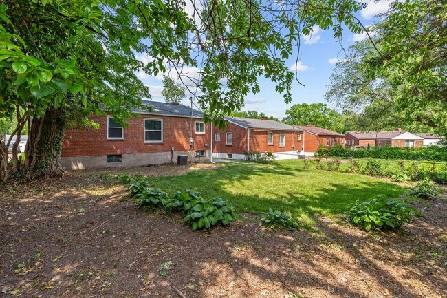 Building Photo - Charming University City Home in a Prime Location