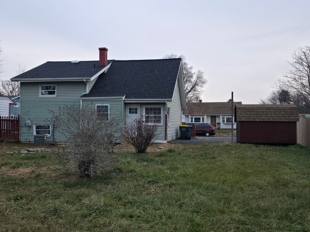 Building Photo - 8 Lynch Farm Dr