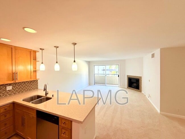 Building Photo - 4702 Fulton Ave