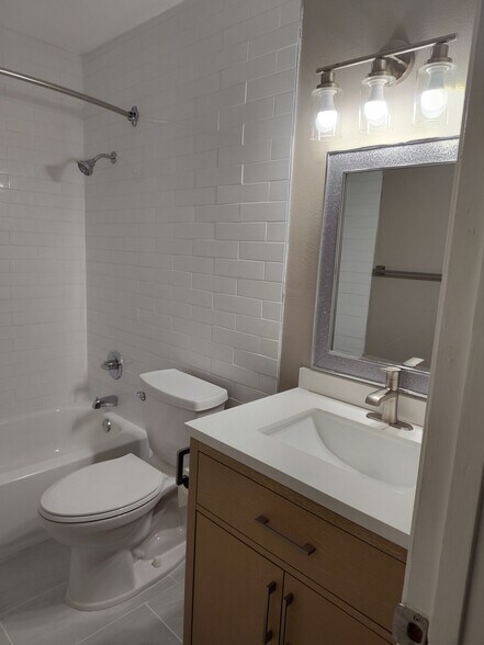 Building Photo - 6706 S Kissimmee St